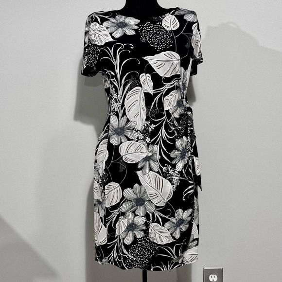 Signature By Robbie Bee Black‎ Floral Short Sleeve Knee Length Dress Size Small - Picture 3 of 12